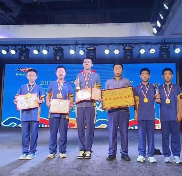 岁到, 也能冷静拆, 黑白棋盘拼